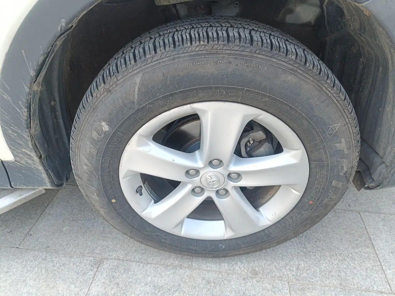 Toyota RAV4 2013 2.5L Automatic 4x4 Elite Edition — миниатюра 8