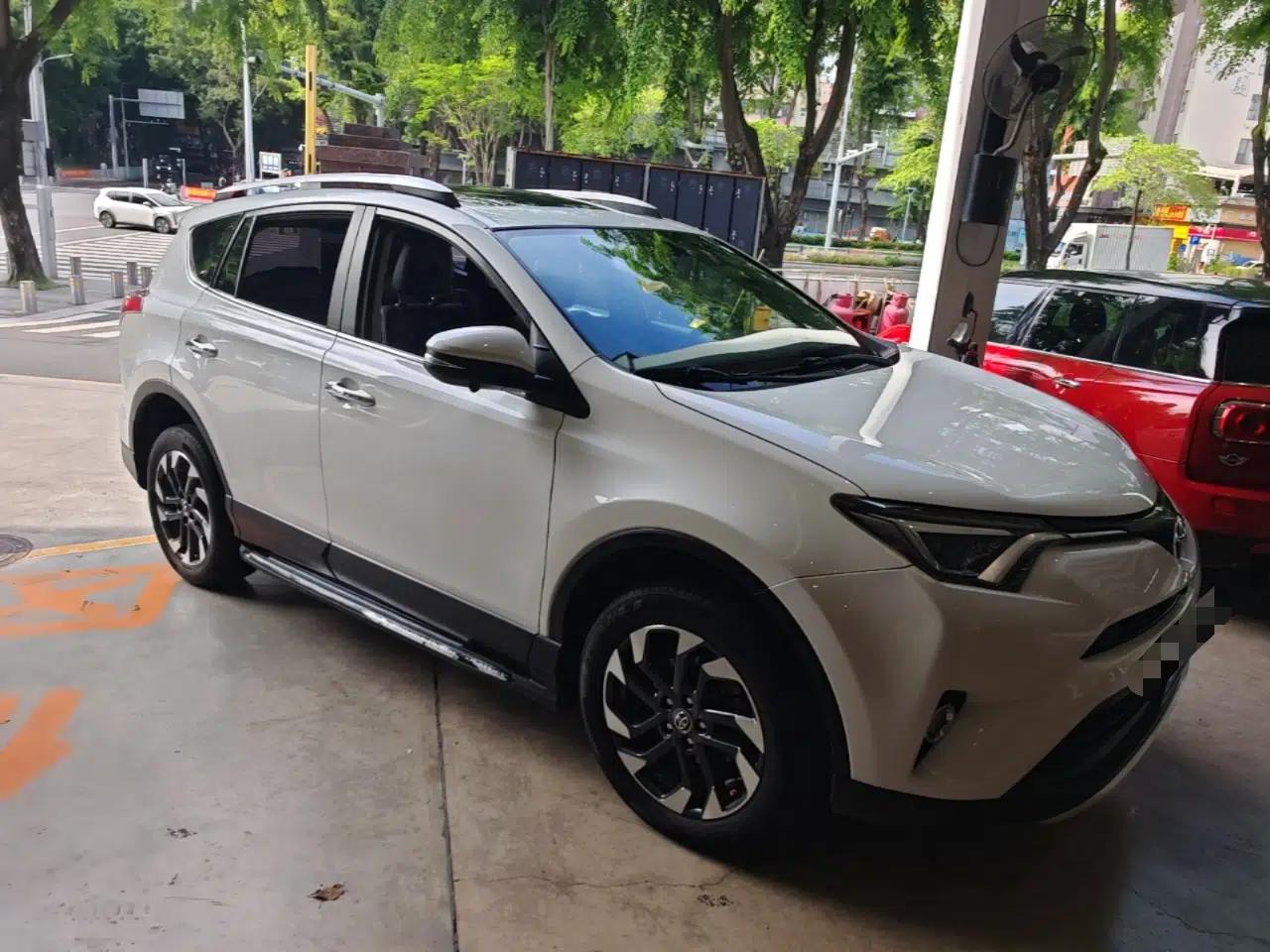 Toyota RAV4 2016 2.5L Automatic 4x4 Elite Edition — миниатюра 3