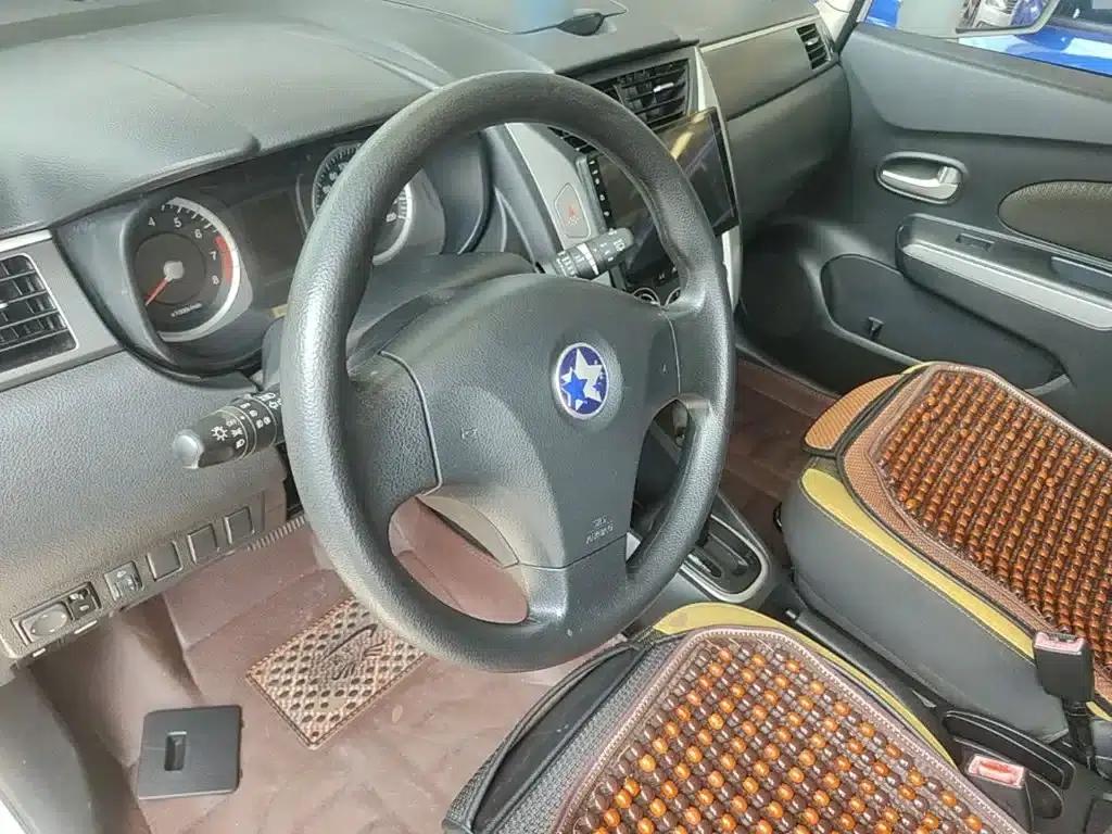 Venucia R50X 2013 1.6L Automatic — миниатюра 11
