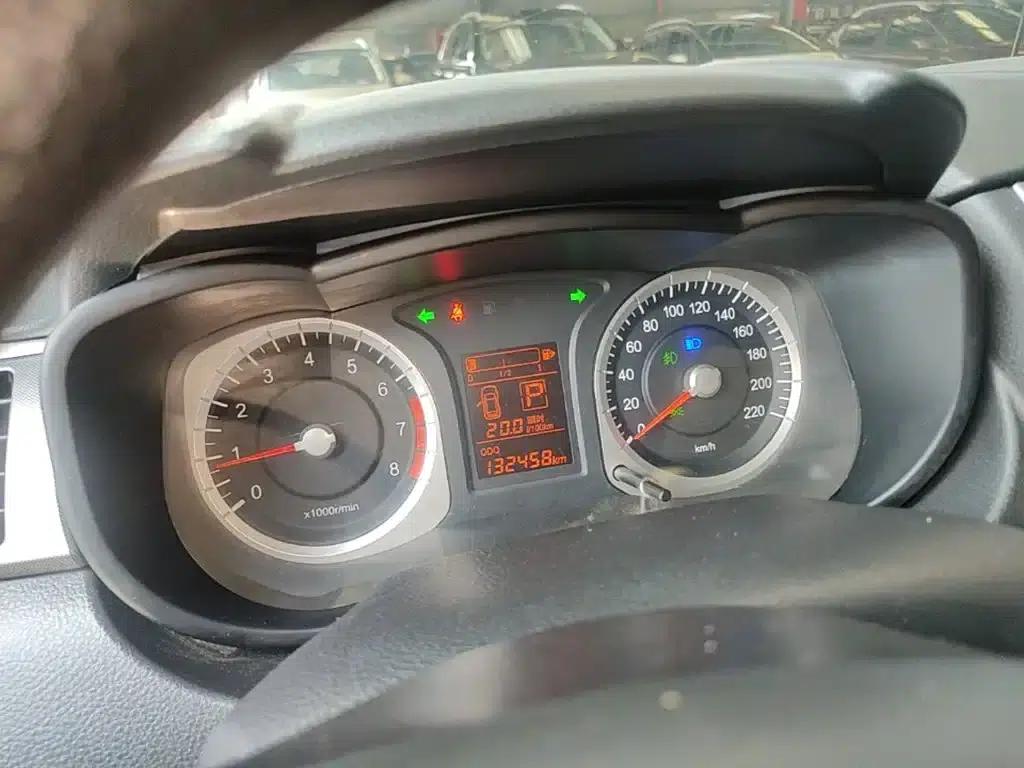 Venucia R50X 2013 1.6L Automatic — миниатюра 12
