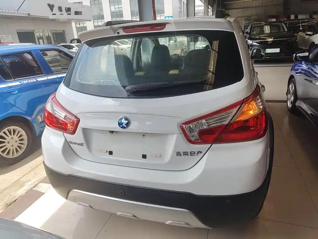 Venucia R50X 2013 1.6L Automatic — миниатюра 6