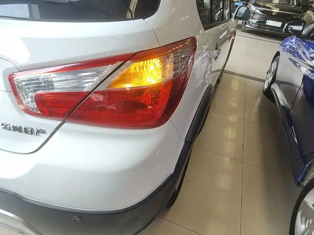 Venucia R50X 2013 1.6L Automatic — миниатюра 8