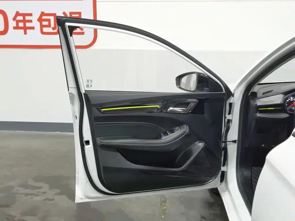 Roewe i5 2021 1.5L CVT Platinum Edition — миниатюра 8
