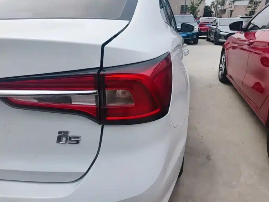 Roewe i5 2019 1.5L Automatic 4G Connected Flagship Edition — миниатюра 8