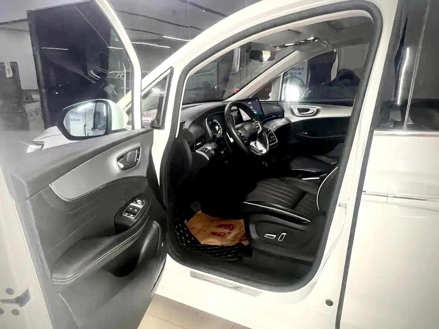 Roewe iMAX8 2021 400TGI Supreme Series Land Cruiser Edition — миниатюра 9