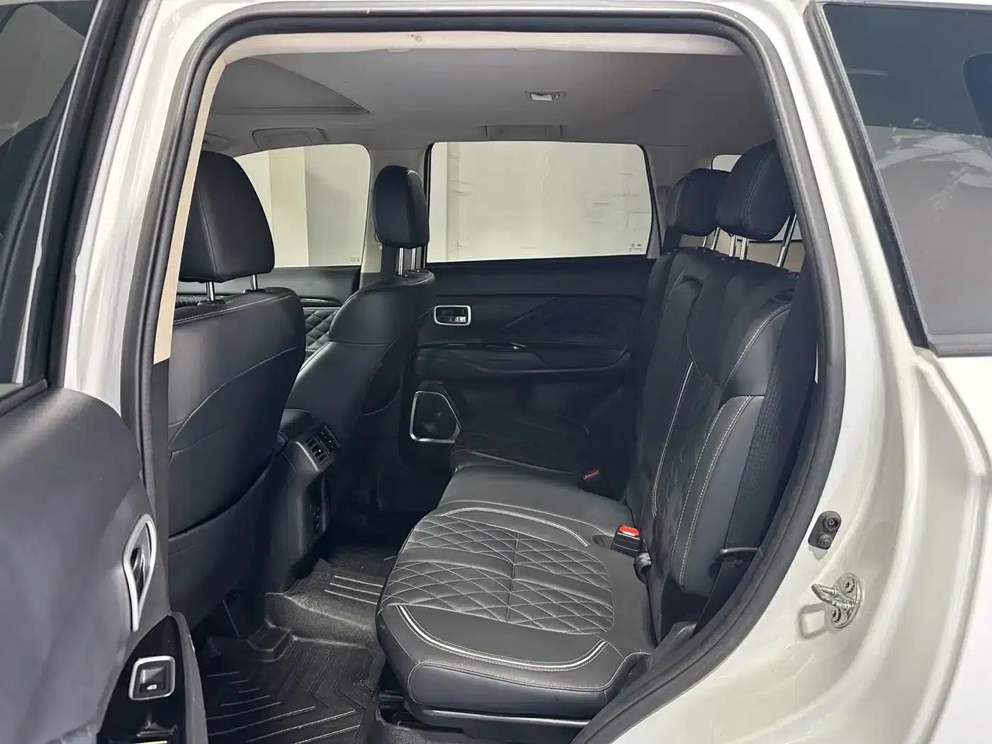 Outlander 2021 2.0L 2WD Enjoy Edition 5-seater — миниатюра 6