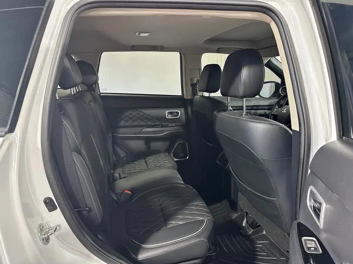 Outlander 2021 2.0L 2WD Enjoy Edition 5-seater — миниатюра 7