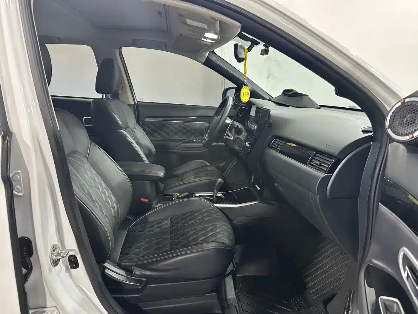 Outlander 2021 2.0L 2WD Enjoy Edition 5-seater — миниатюра 8