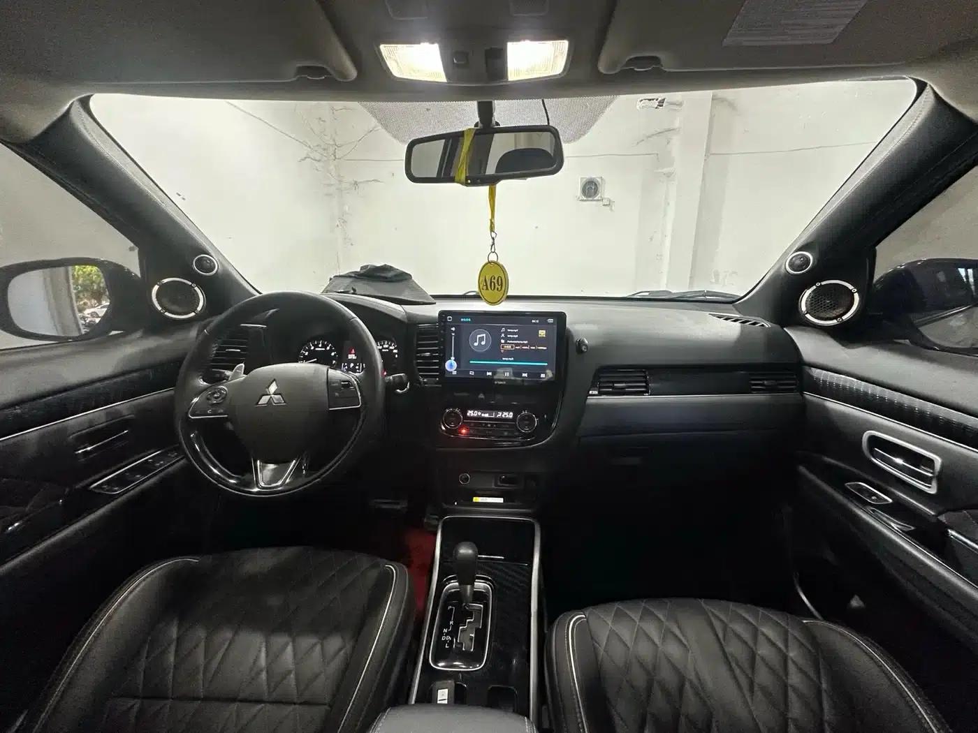 Outlander 2021 2.0L 2WD Enjoy Edition 5-seater — миниатюра 9