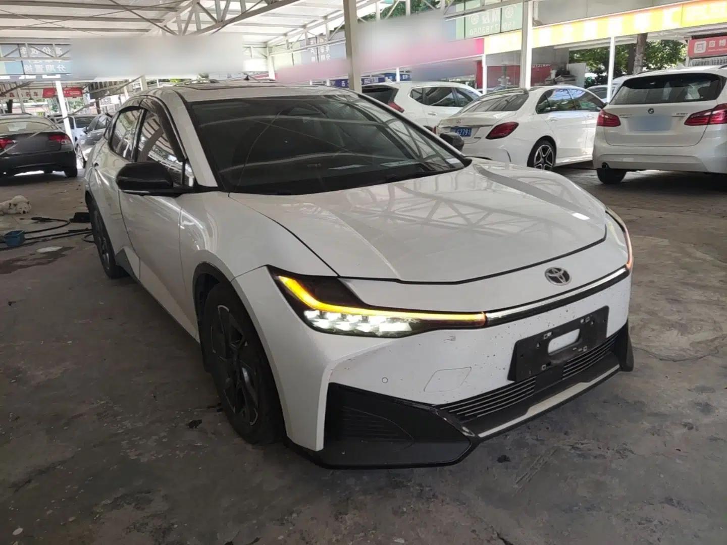 Toyota bZ3 2023 616 km Long-Range Premium — миниатюра 3