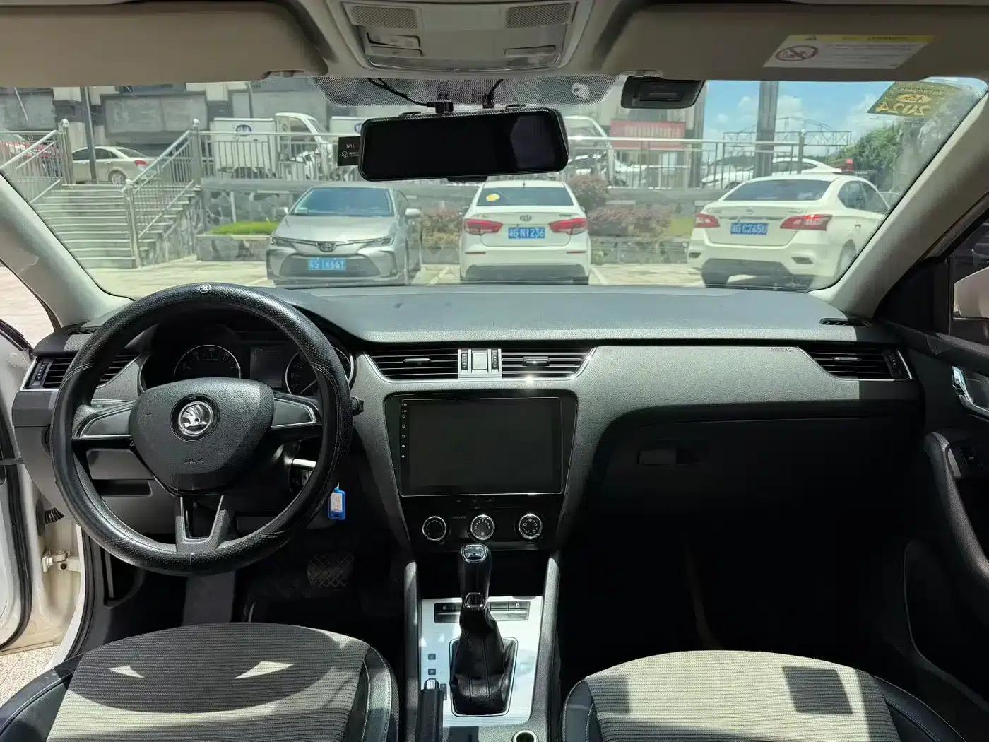 Octavia 2017 1.6L Automatic Comfort Edition — миниатюра 4