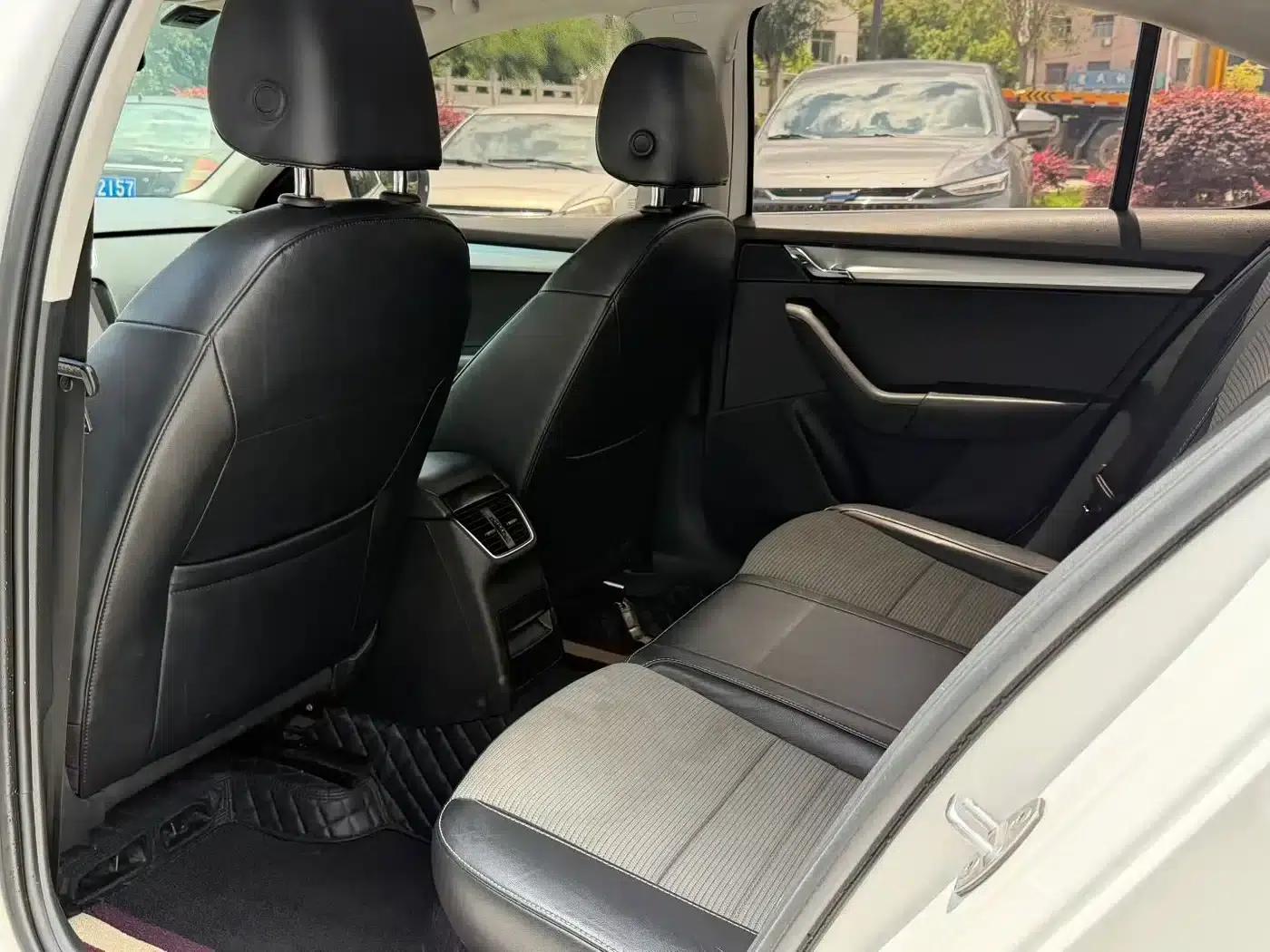 Octavia 2017 1.6L Automatic Comfort Edition — миниатюра 6