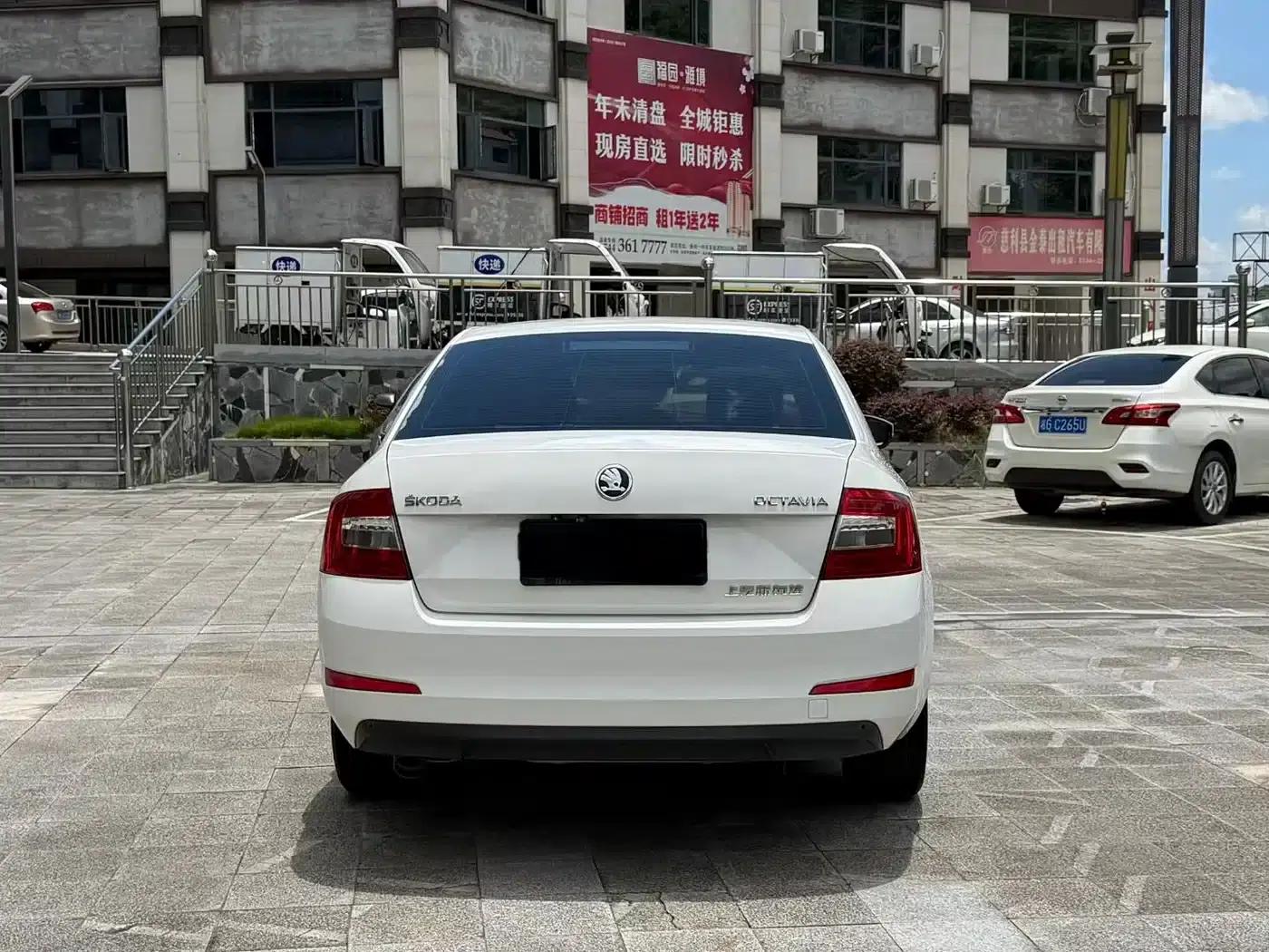 Octavia 2017 1.6L Automatic Comfort Edition — миниатюра 8