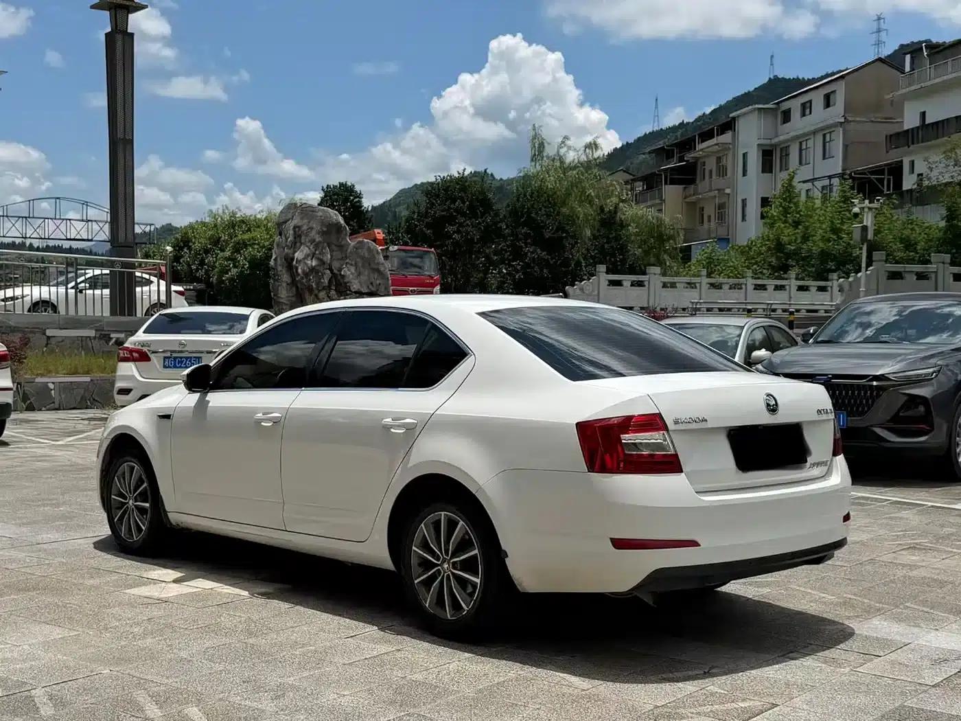 Octavia 2017 1.6L Automatic Comfort Edition — миниатюра 9