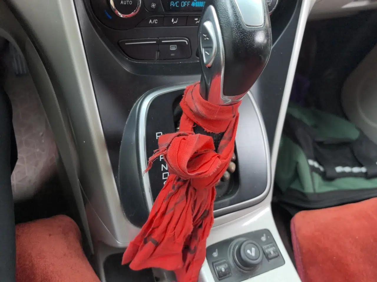 Ford Kuga 2013 1.6L GTDi 4x4 Elite Model — миниатюра 14