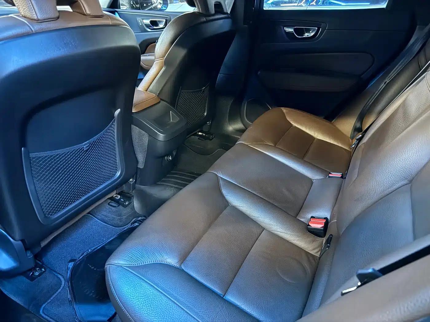 2020 Volvo XC60 T5 AWD Inscription Luxury Edition — миниатюра 11