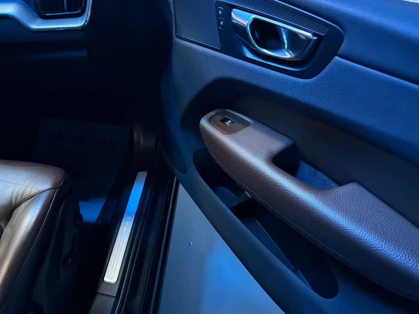2020 Volvo XC60 T5 AWD Inscription Luxury Edition — миниатюра 15