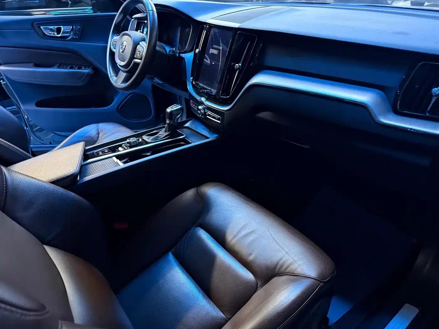 2020 Volvo XC60 T5 AWD Inscription Luxury Edition — миниатюра 16
