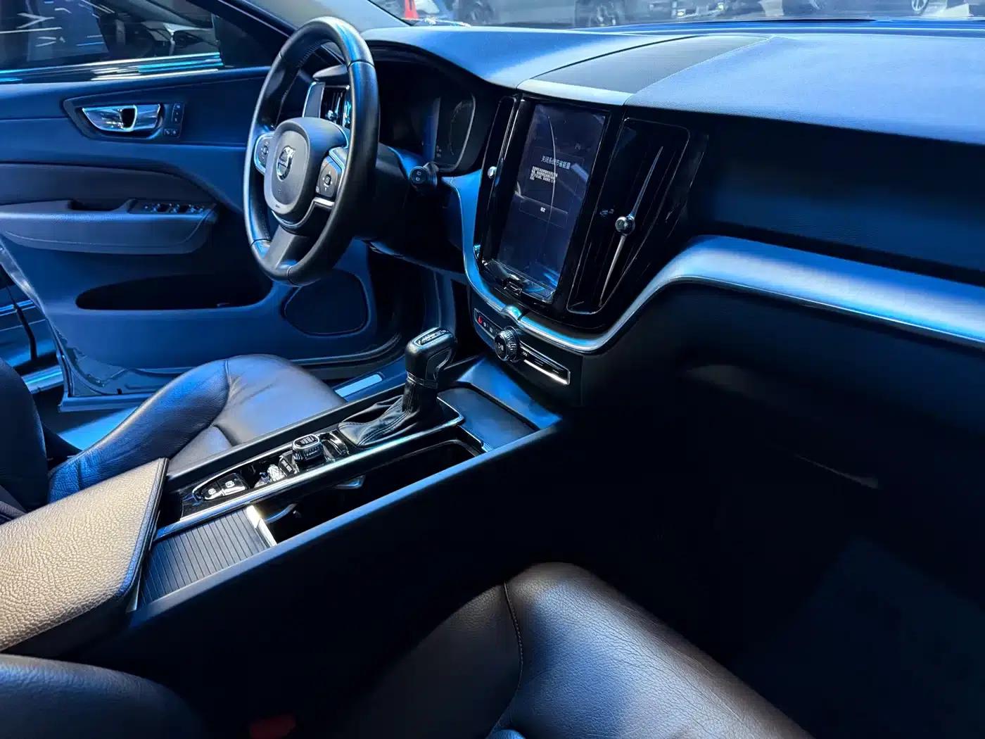 2020 Volvo XC60 T5 AWD Inscription Luxury Edition — миниатюра 17