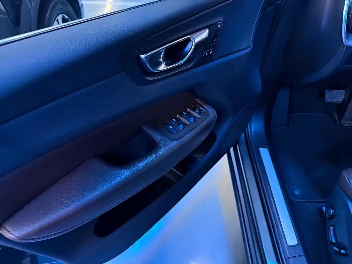 2020 Volvo XC60 T5 AWD Inscription Luxury Edition — миниатюра 4