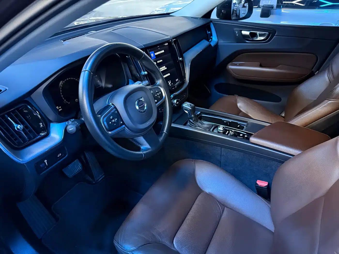 2020 Volvo XC60 T5 AWD Inscription Luxury Edition — миниатюра 5
