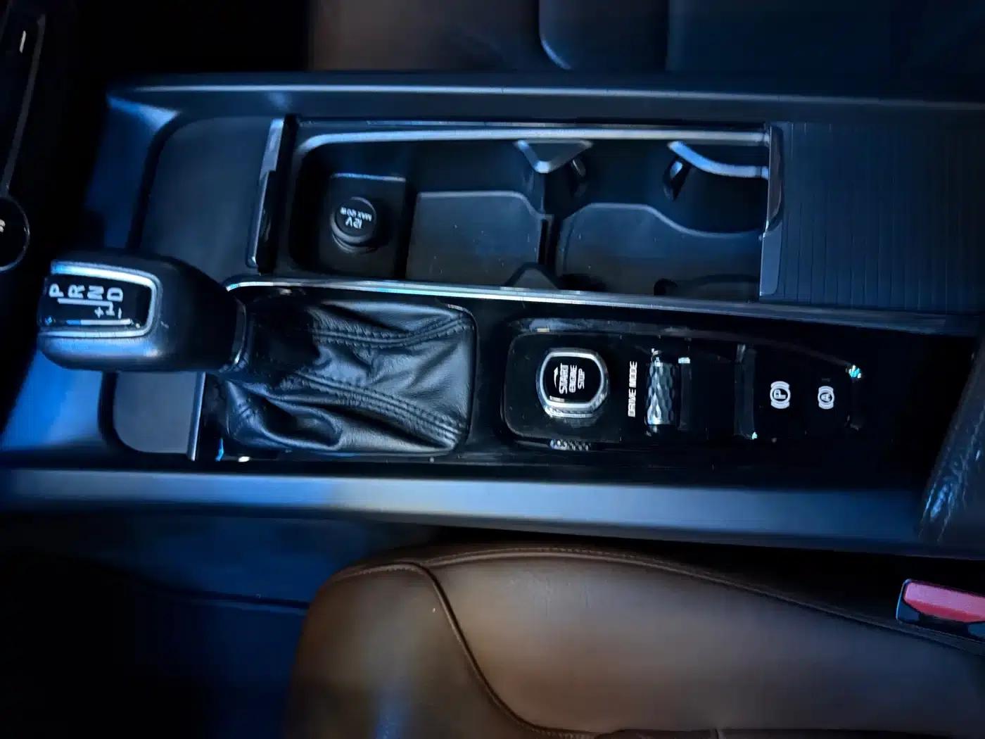 2020 Volvo XC60 T5 AWD Inscription Luxury Edition — миниатюра 7