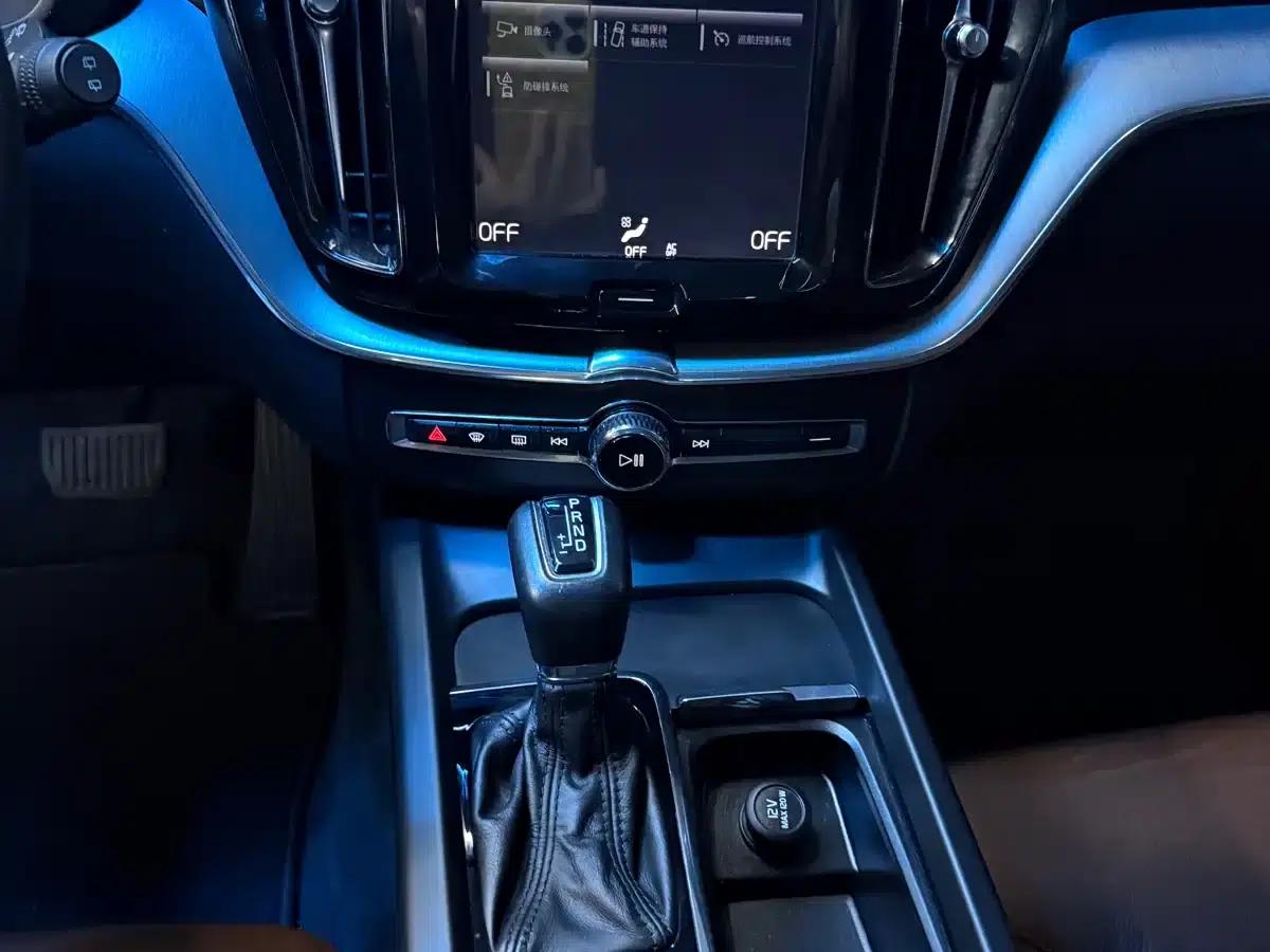 2020 Volvo XC60 T5 AWD Inscription Luxury Edition — миниатюра 8
