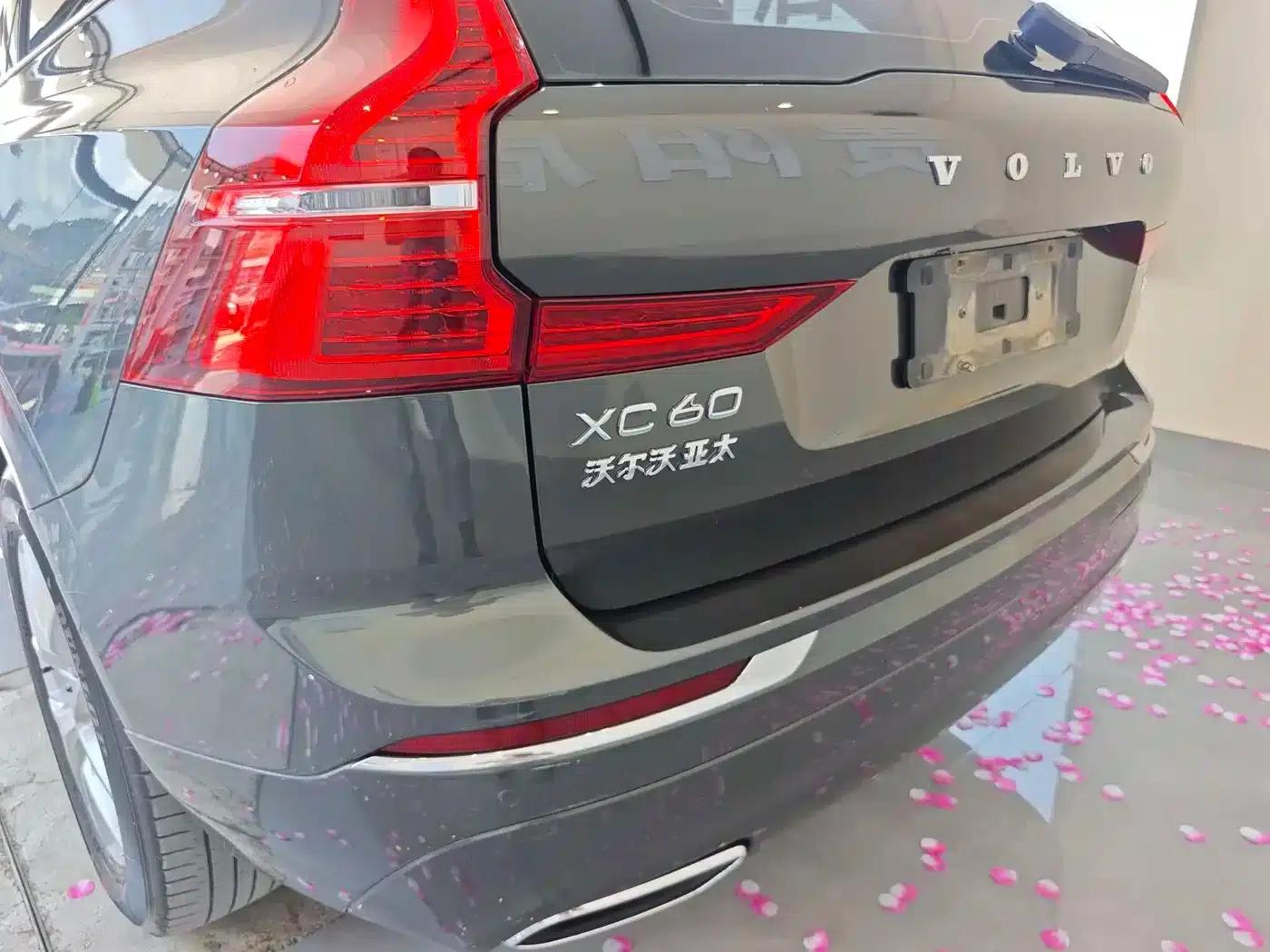 2020 Volvo XC60 T5 AWD Inscription Luxury Edition — миниатюра 15