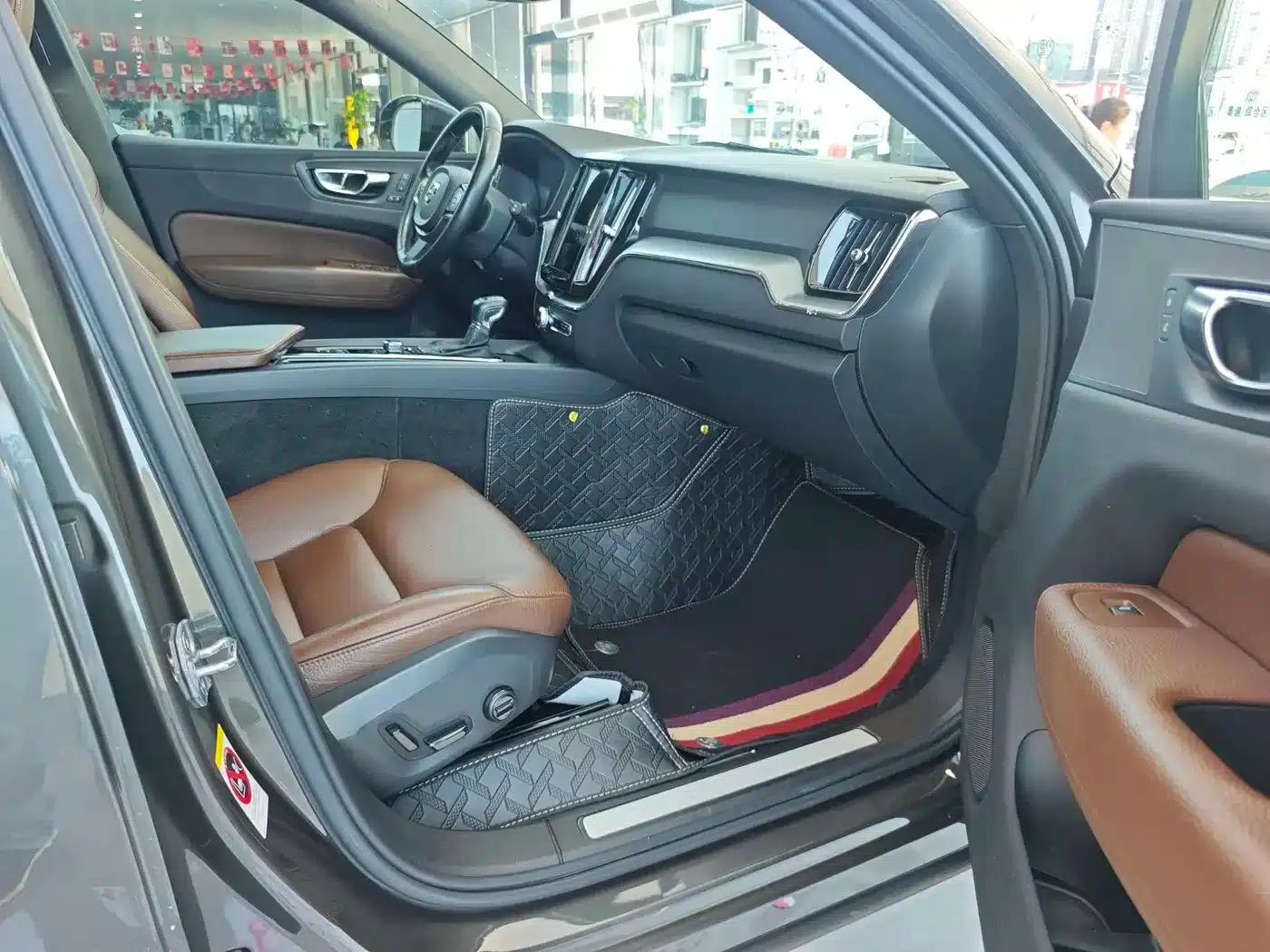 2020 Volvo XC60 T5 AWD Inscription Luxury Edition — миниатюра 17
