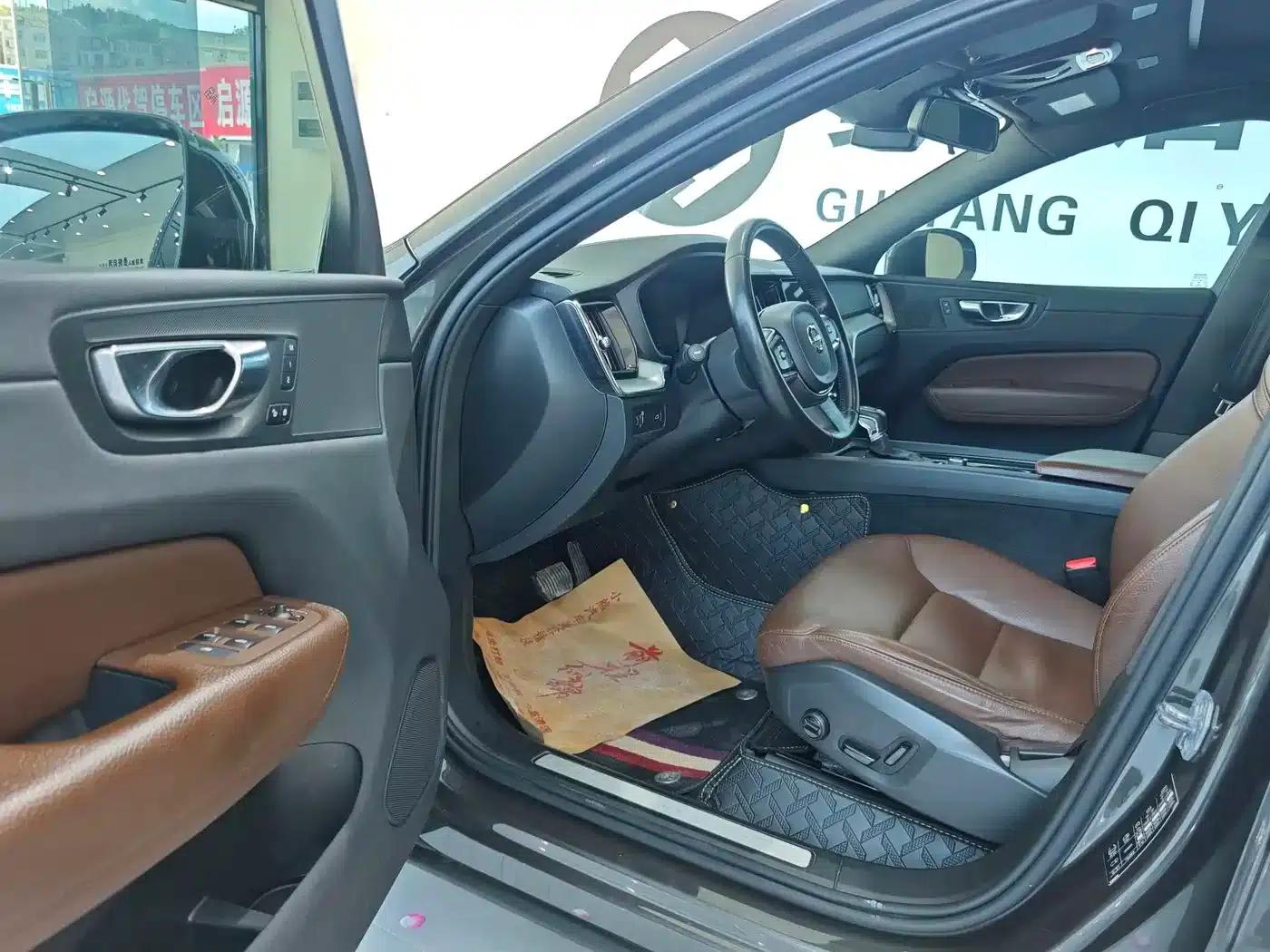 2020 Volvo XC60 T5 AWD Inscription Luxury Edition — миниатюра 5