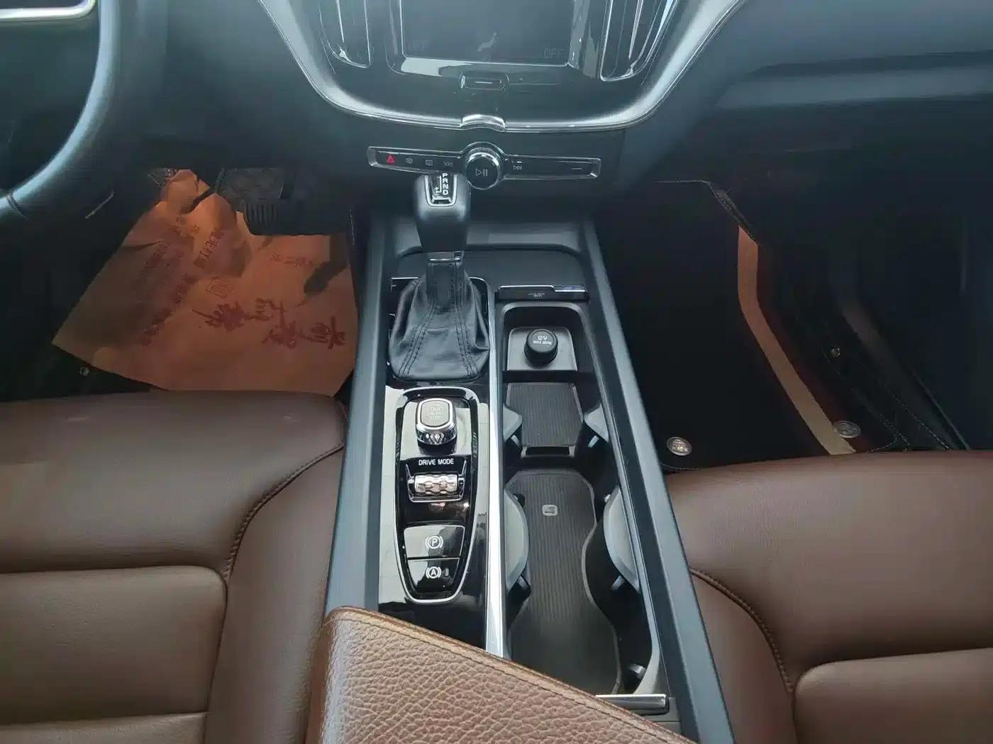 2020 Volvo XC60 T5 AWD Inscription Luxury Edition — миниатюра 7