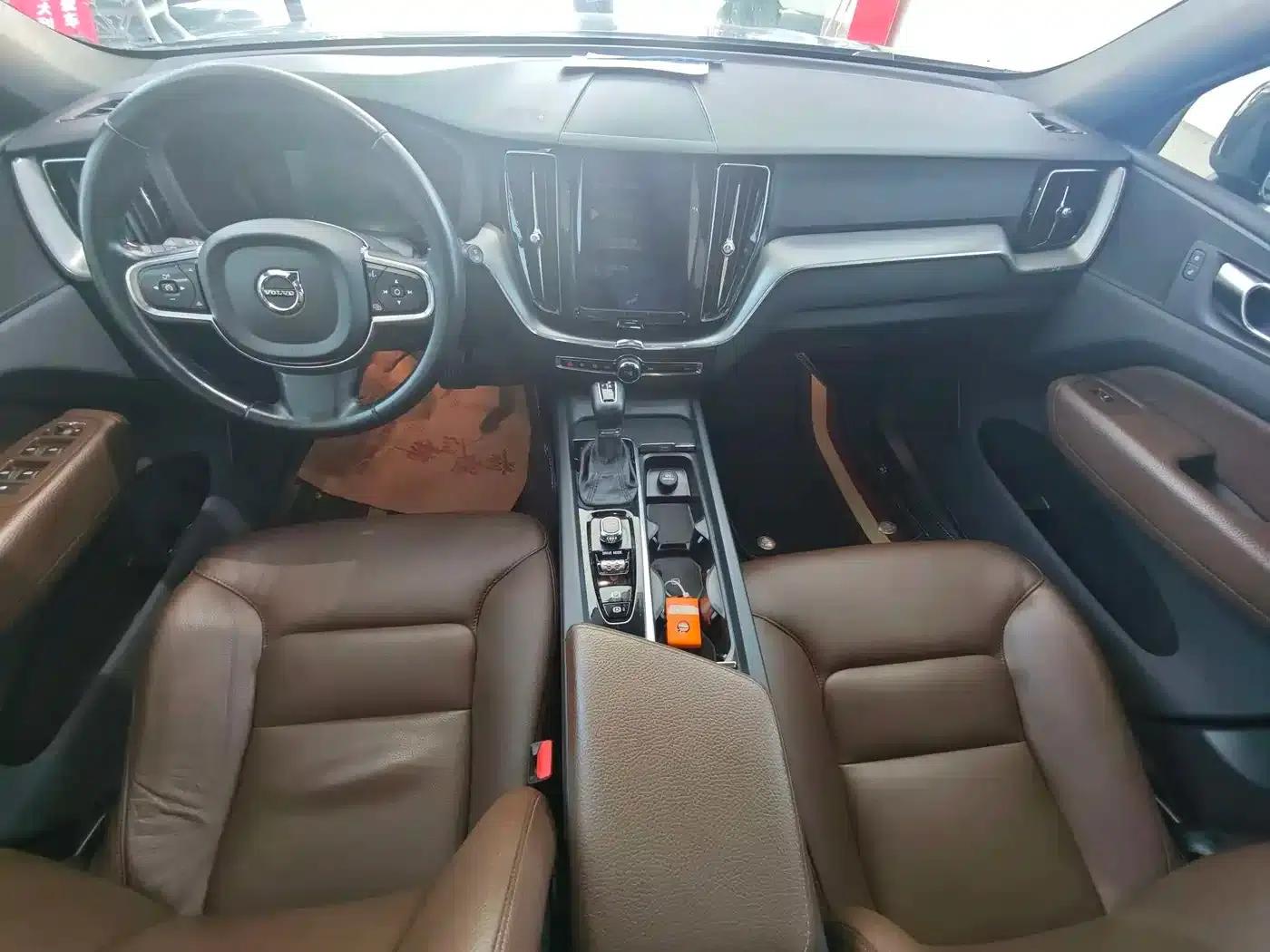 2020 Volvo XC60 T5 AWD Inscription Luxury Edition — миниатюра 10