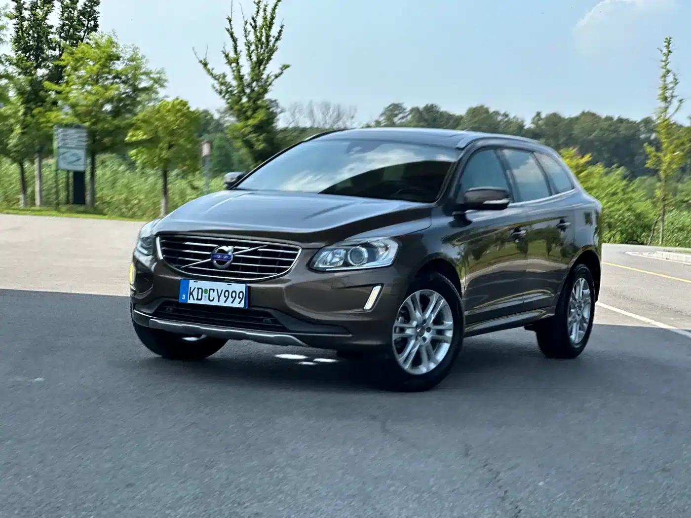 2015 Volvo XC60 T5 Smart Edition — миниатюра 1