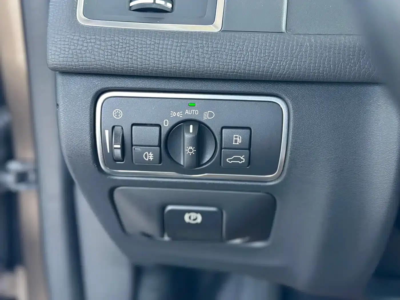2015 Volvo XC60 T5 Smart Edition — миниатюра 8