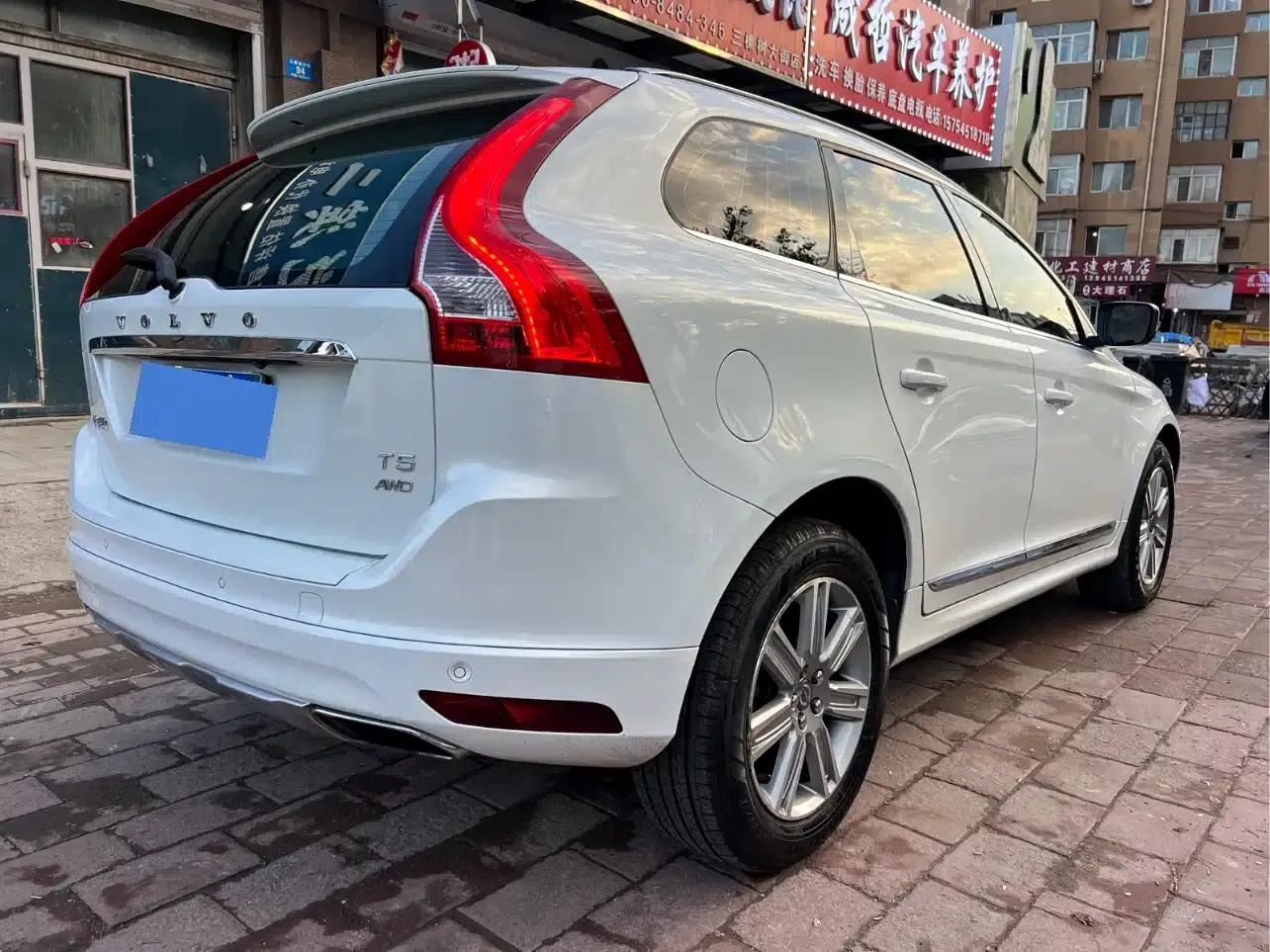 2017 Volvo XC60 T5 AWD Smart Edition — миниатюра 4