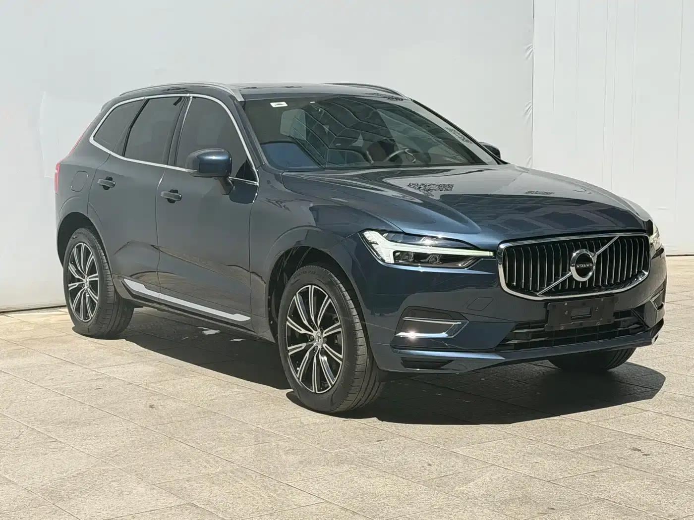2021 Volvo XC60 T5 AWD Inscription Luxury Edition — миниатюра 3