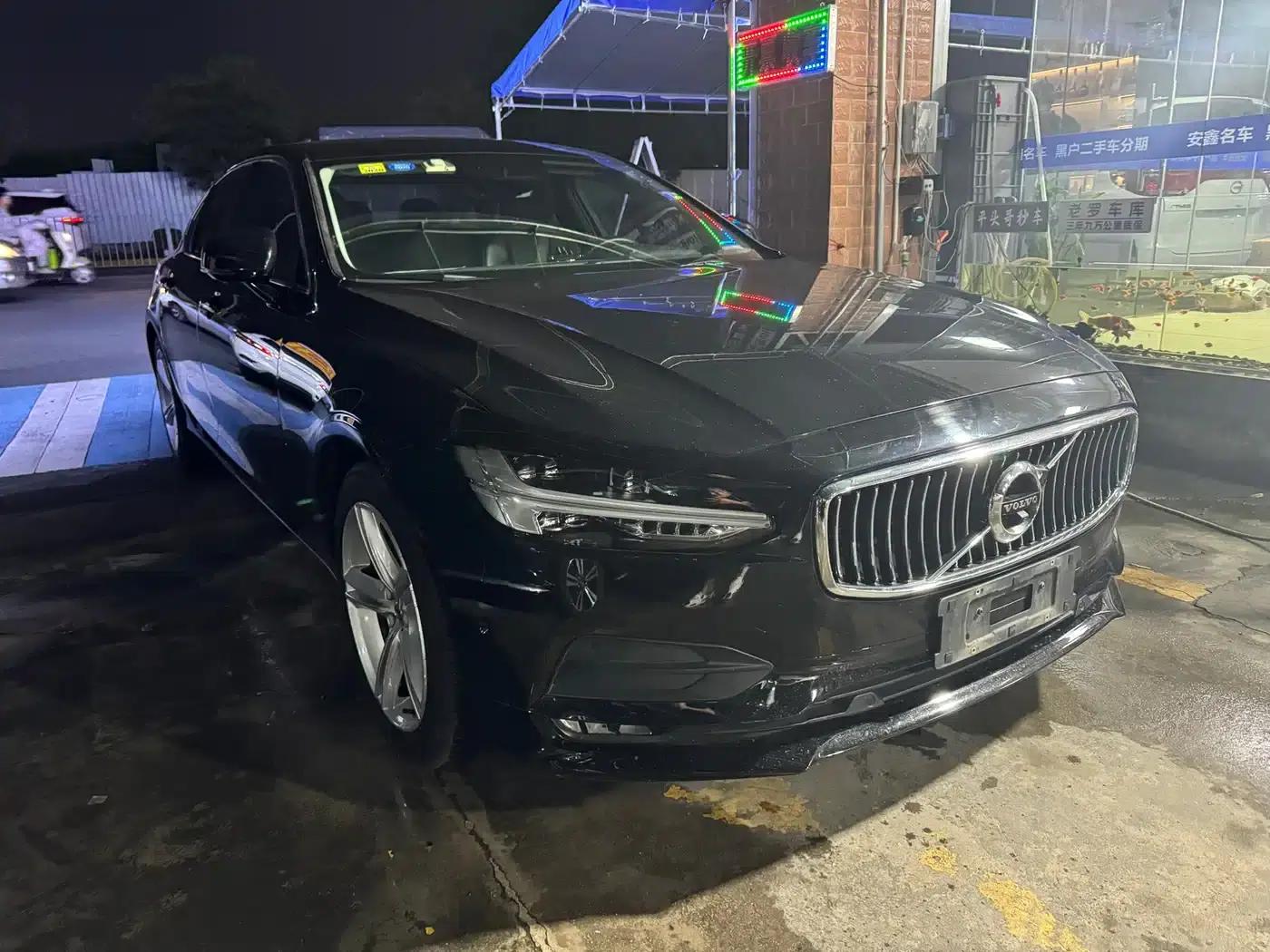 2017 Volvo S90 T4 Smart Edition — миниатюра 1