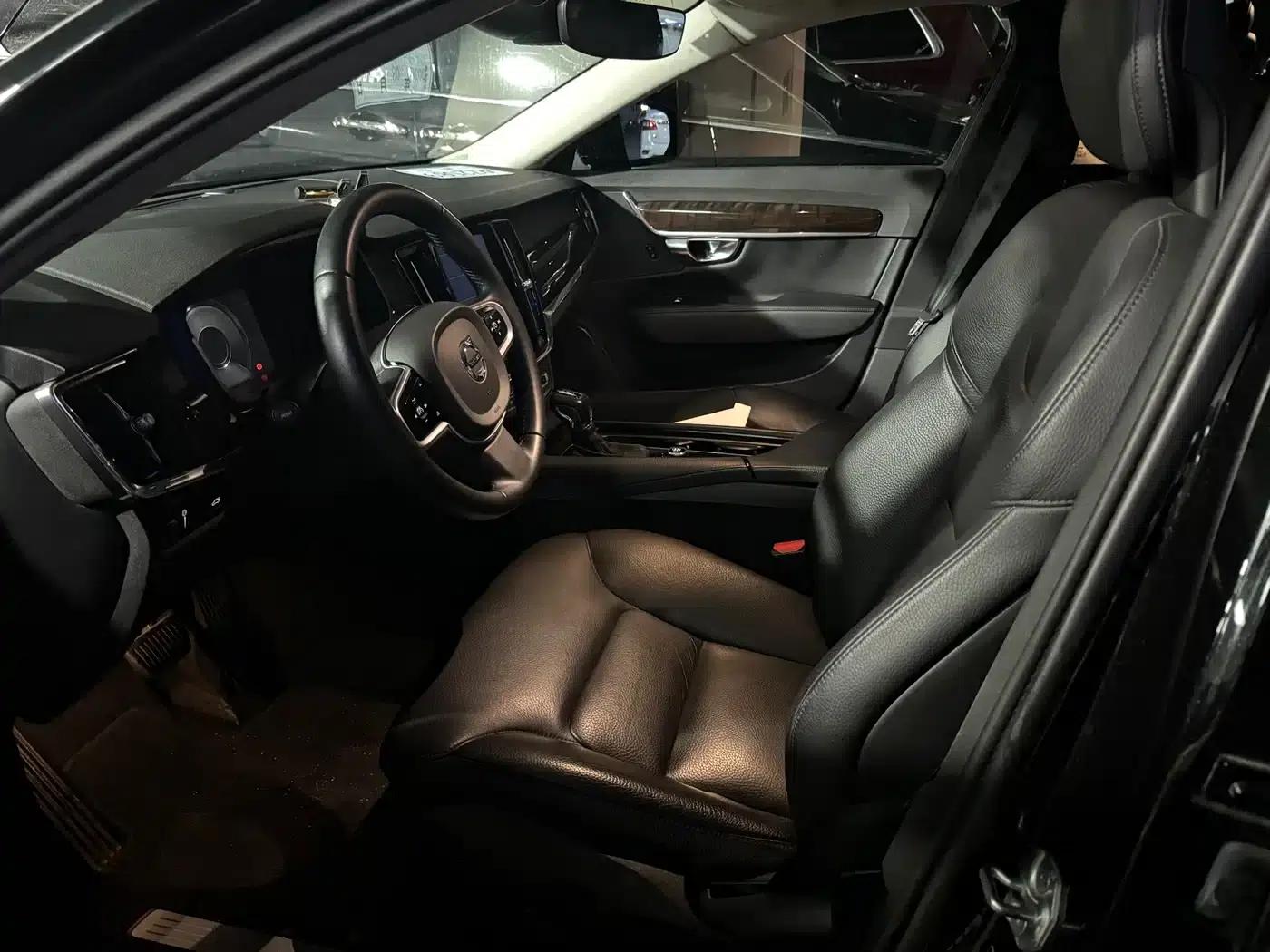 2017 Volvo S90 T4 Smart Edition — миниатюра 4