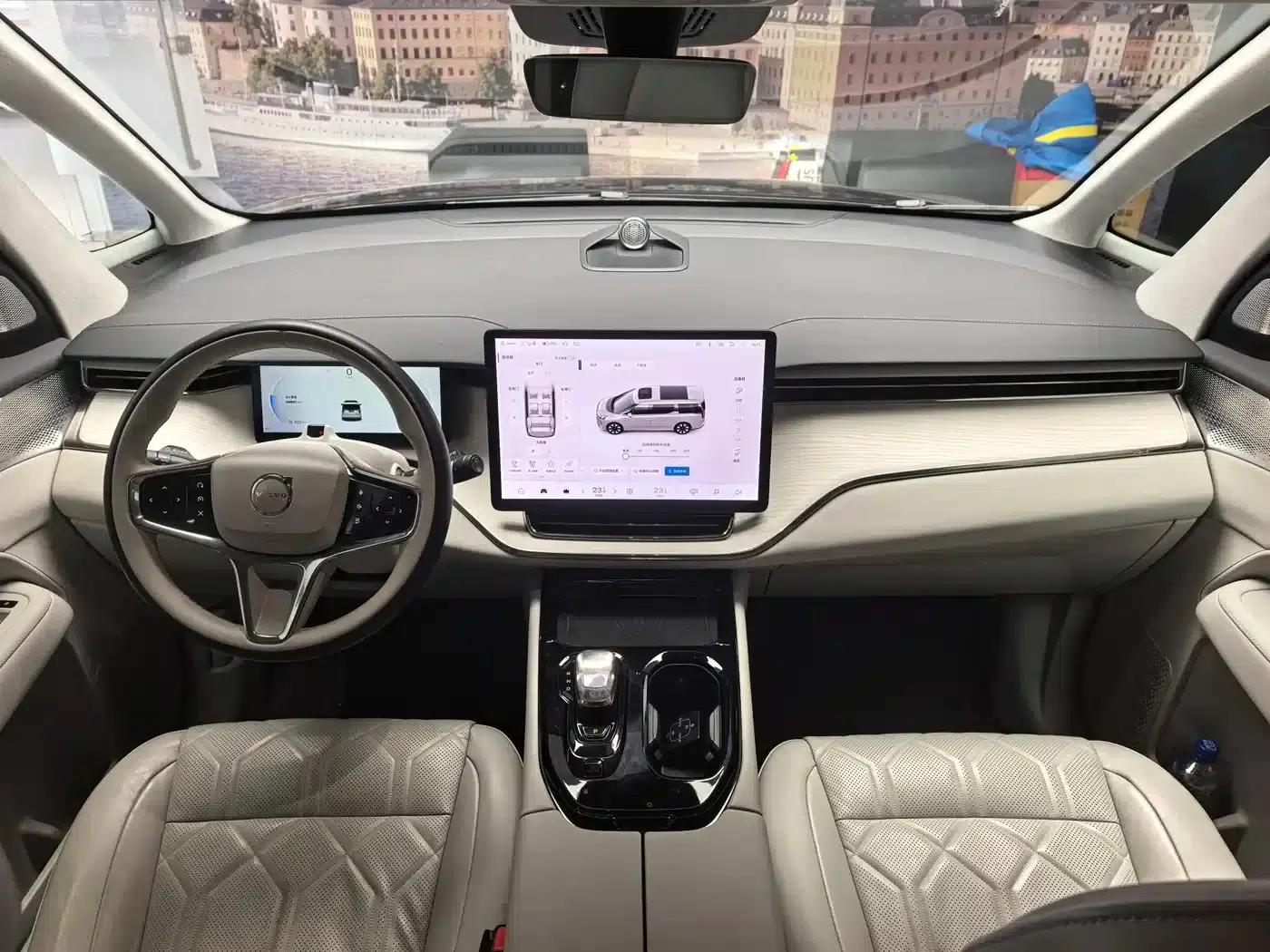 Volvo EM90 2025 Ultra 6-seater — миниатюра 18