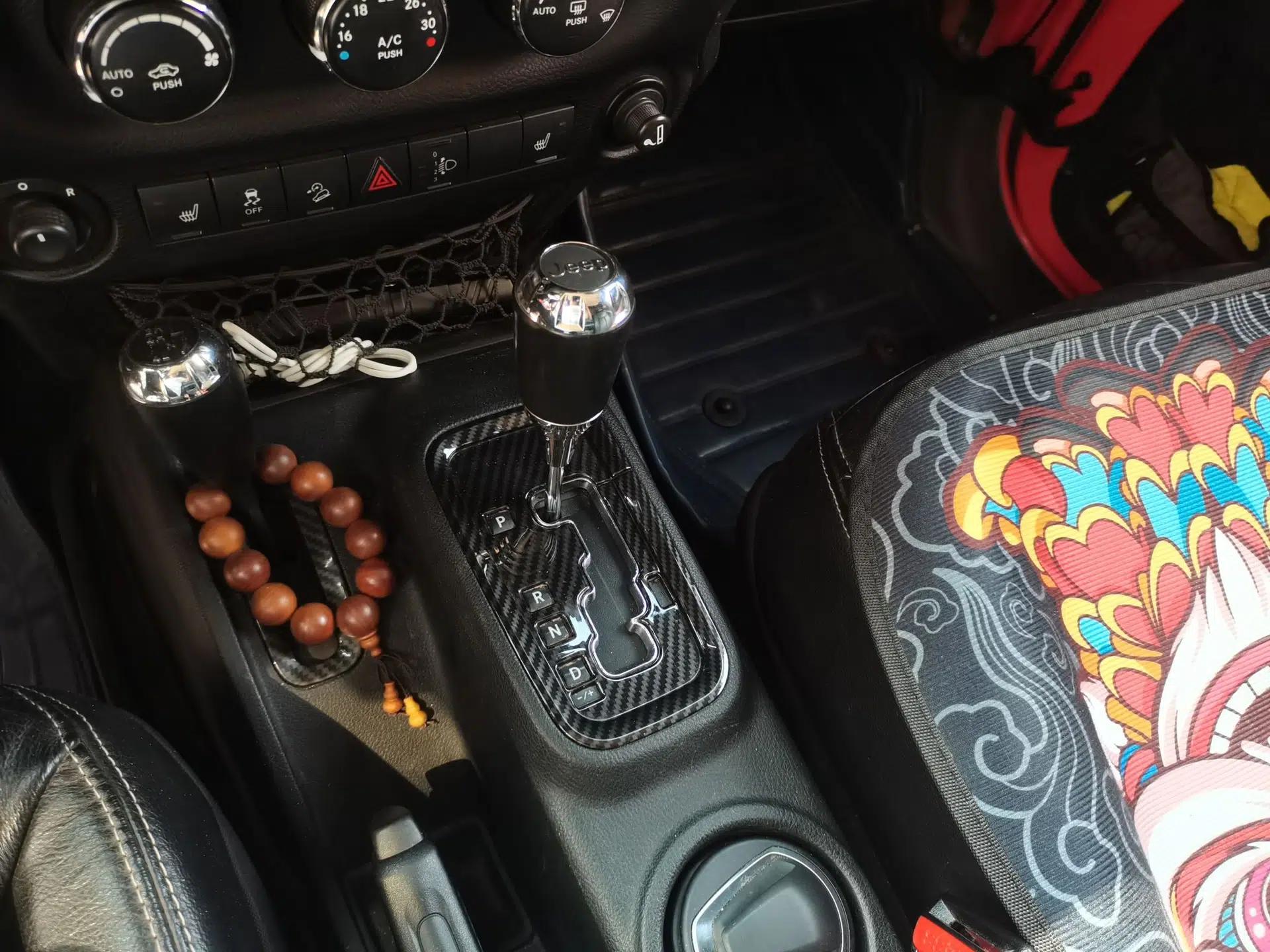 Jeep Wrangler Gasoline, automatic, 3.6-liter, two-door, four-seater — миниатюра 14