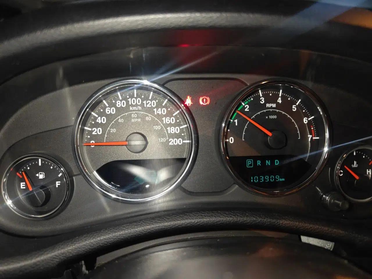 Jeep Wrangler 2015 3.0L Four-Door Sahara Comfort Edition — миниатюра 11