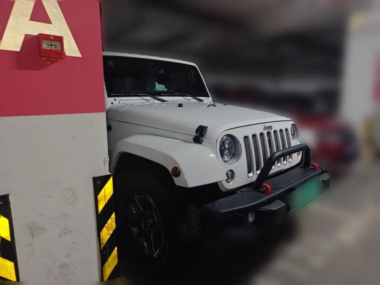 Jeep Wrangler 2015 3.0L Four-Door Sahara Comfort Edition — миниатюра 3