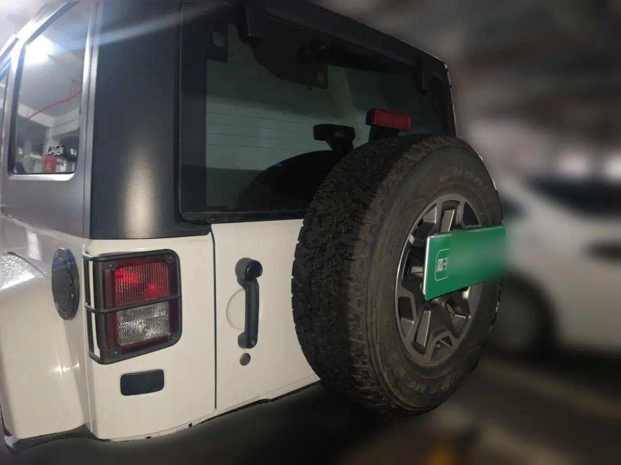 Jeep Wrangler 2015 3.0L Four-Door Sahara Comfort Edition — миниатюра 5