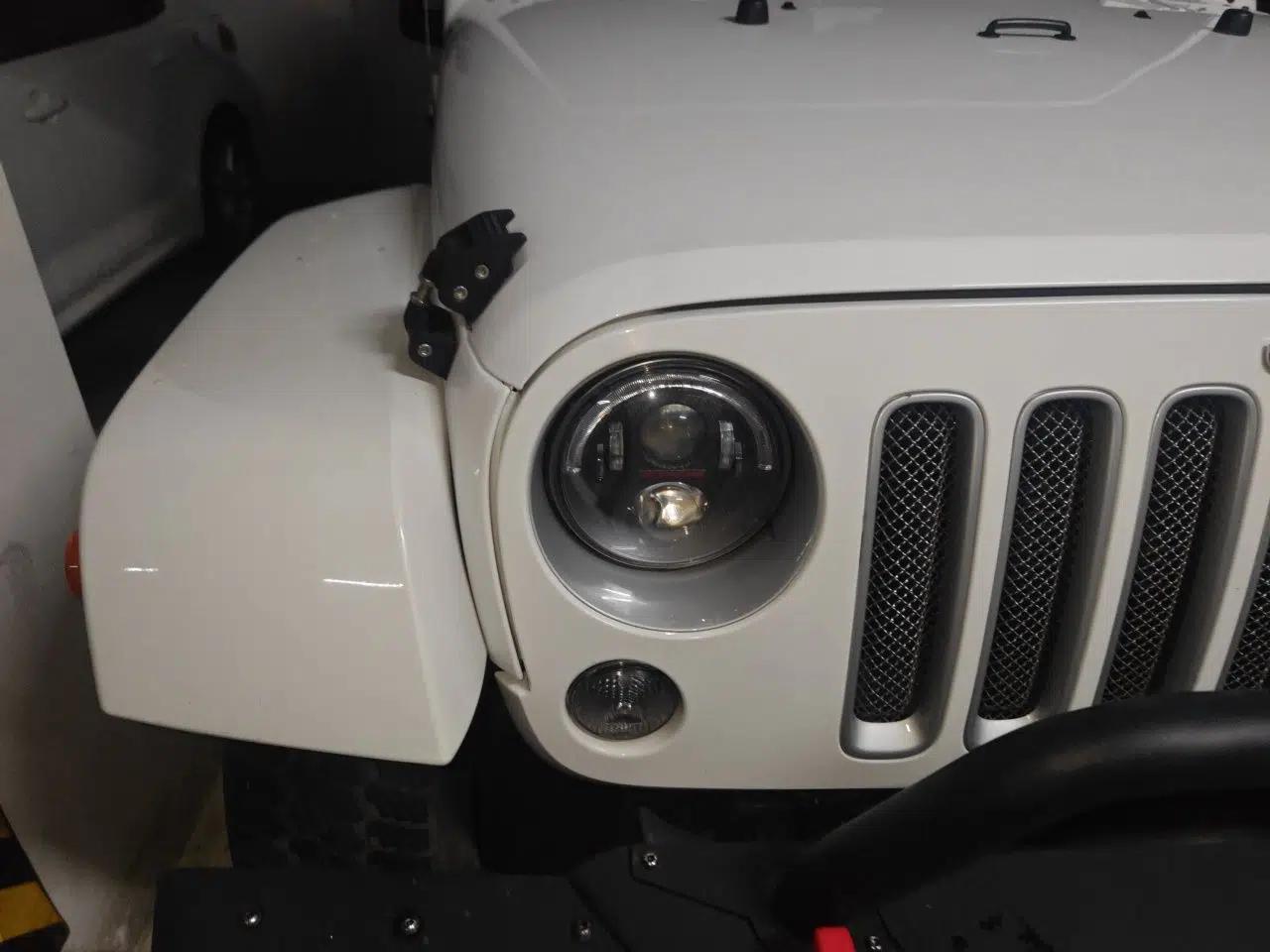 Jeep Wrangler 2015 3.0L Four-Door Sahara Comfort Edition — миниатюра 7