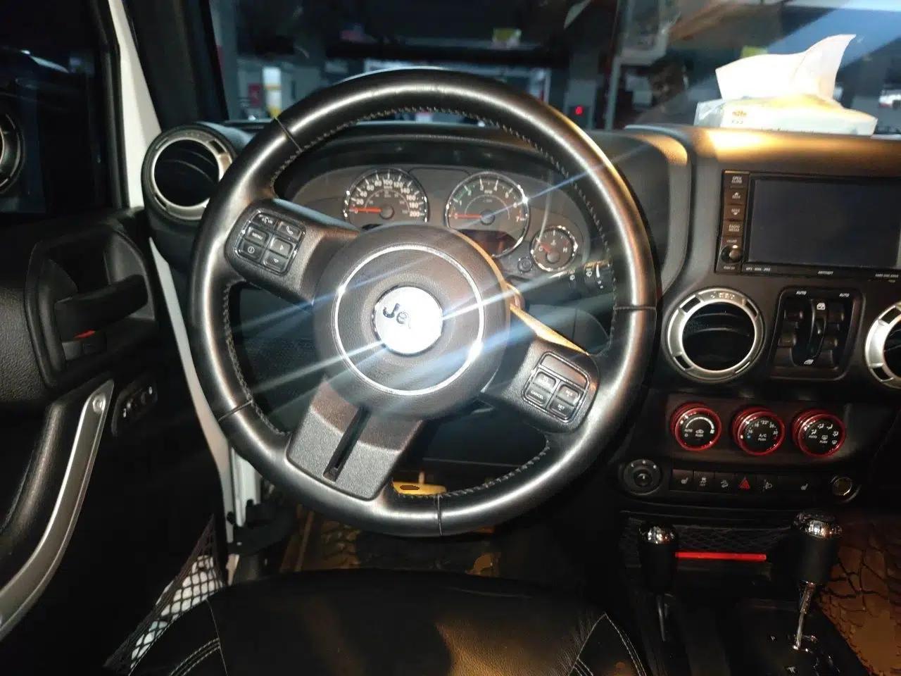 Jeep Wrangler 2015 3.0L Four-Door Sahara Comfort Edition — миниатюра 10