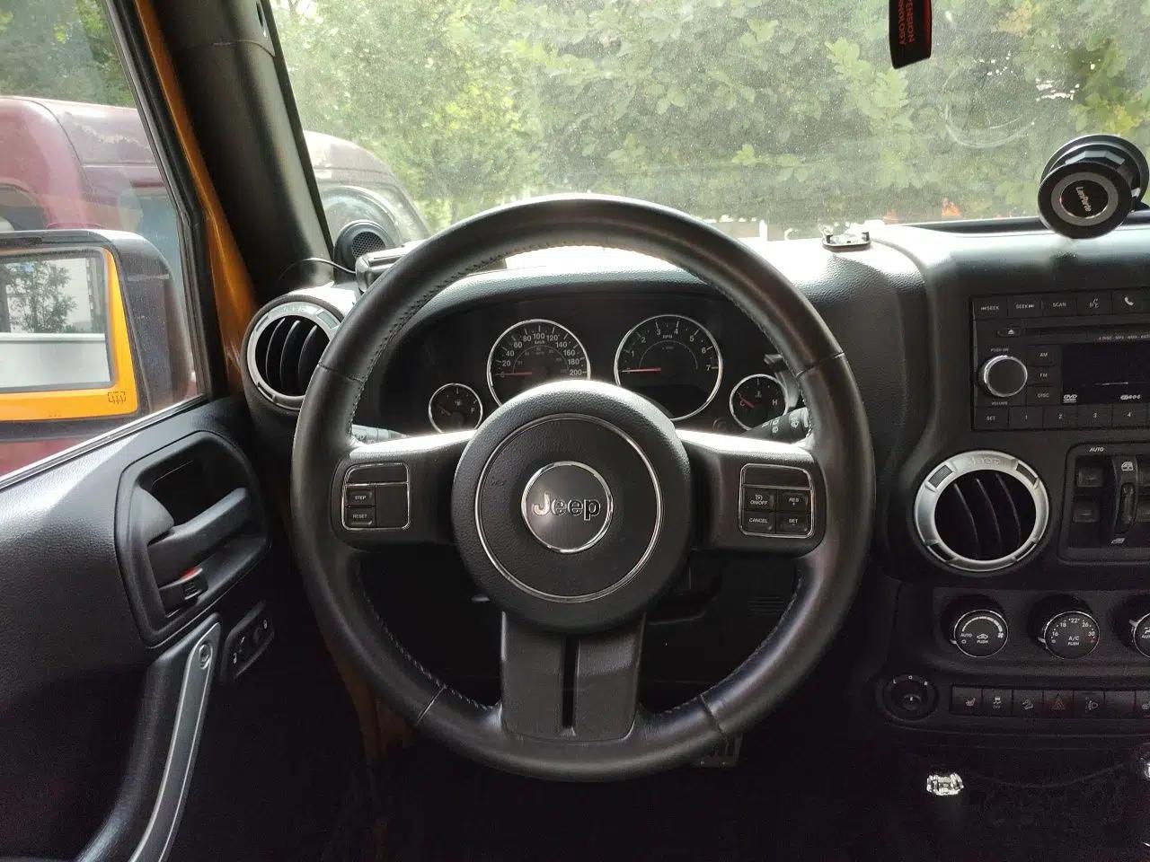 Jeep Wrangler 2013 3.6L Sahara Four-Door Edition — миниатюра 10