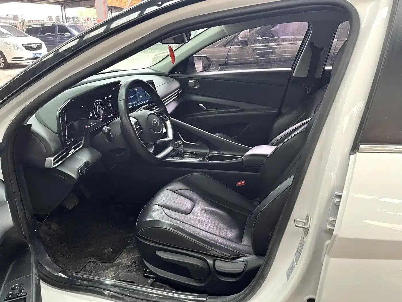 Hyundai Elantra 2022 1.5L CVT GLX Elite Edition — миниатюра 2