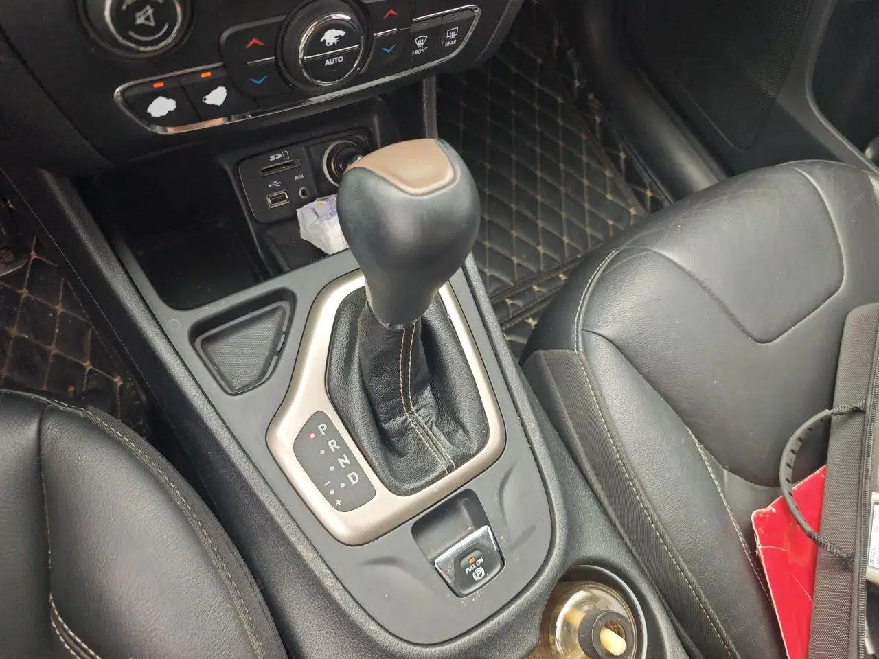 Jeep Cherokee 2017 2.0L Superior Edition — миниатюра 14