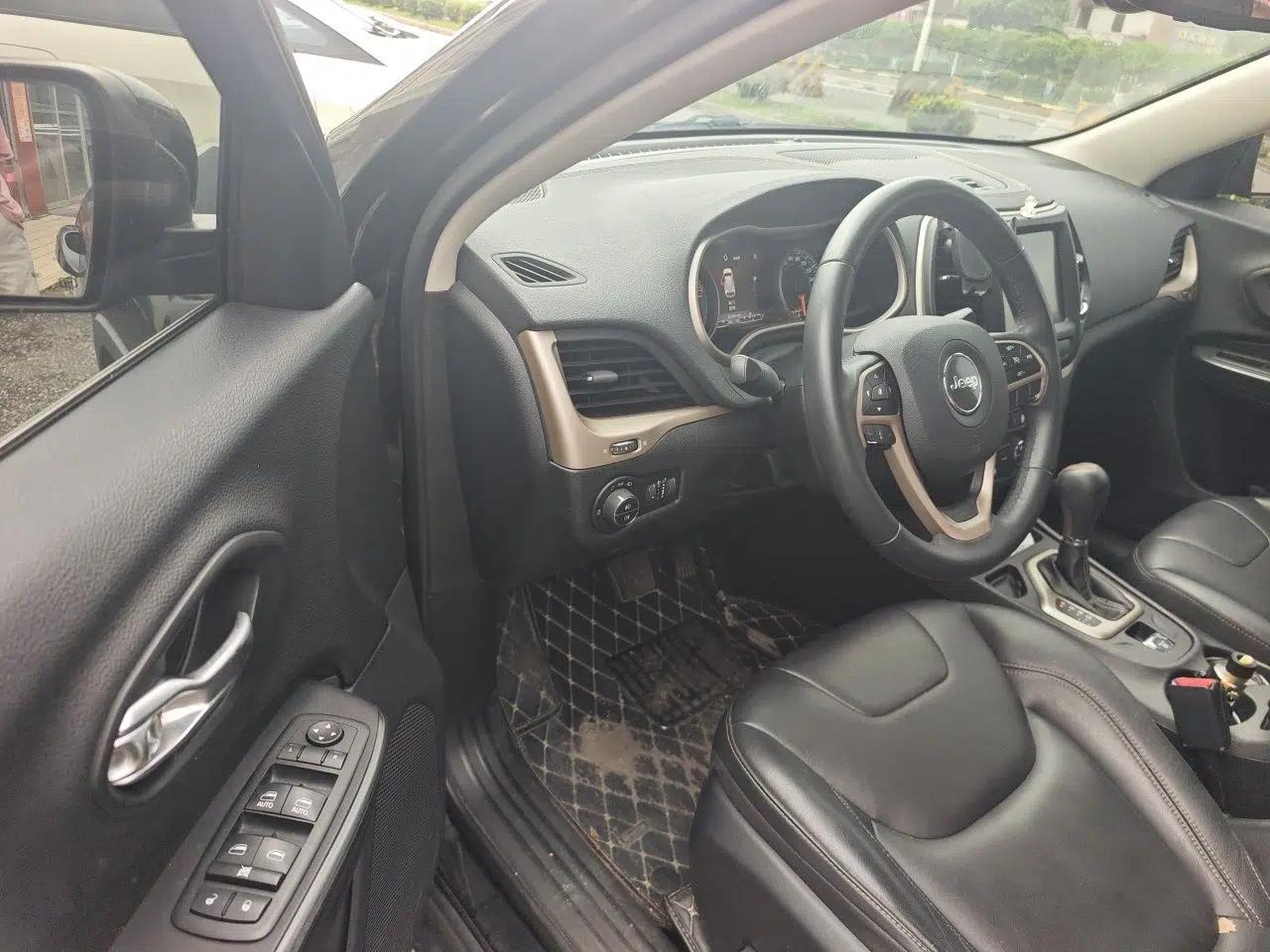 Jeep Cherokee 2017 2.0L Superior Edition — миниатюра 16