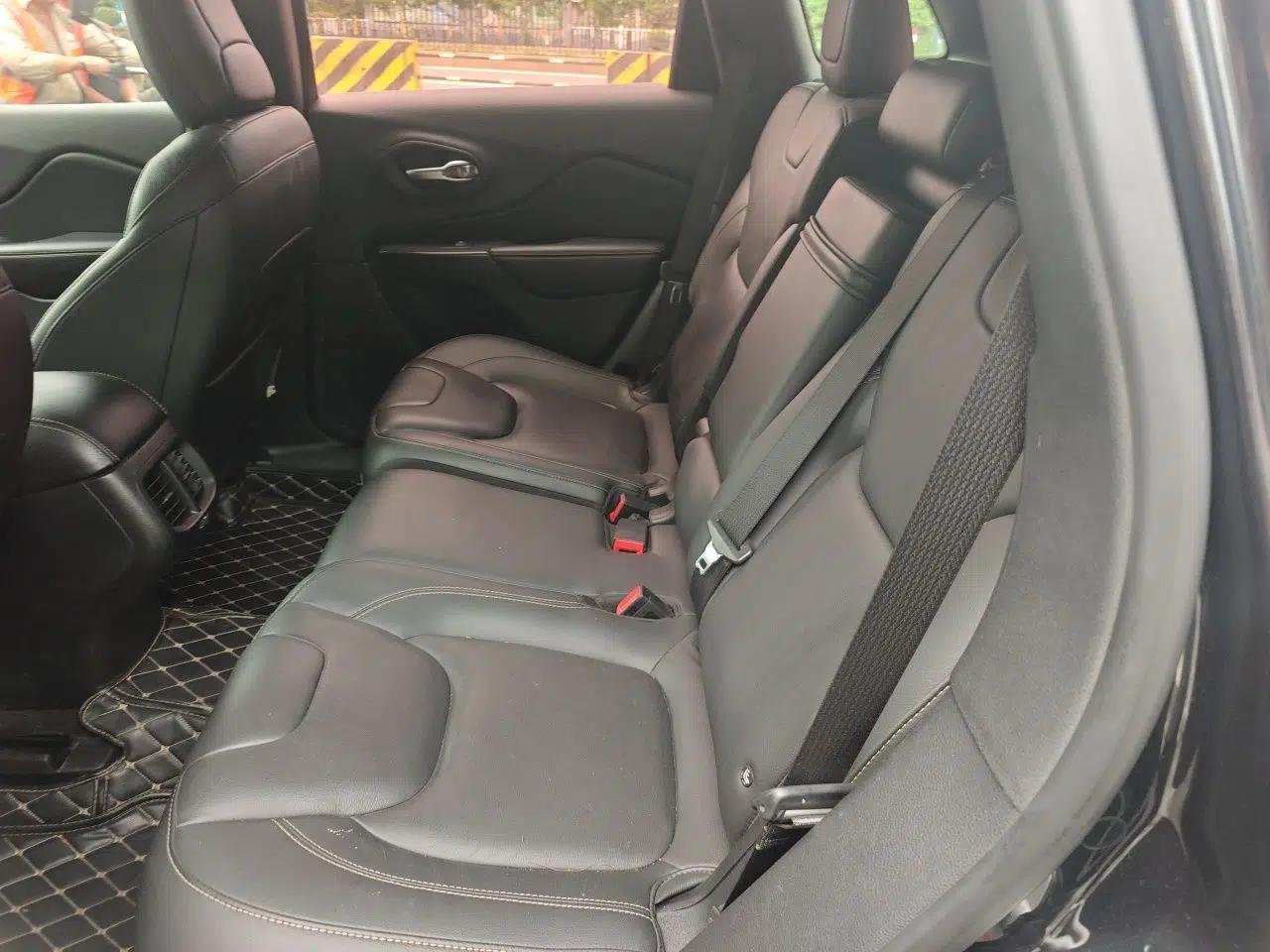 Jeep Cherokee 2017 2.0L Superior Edition — миниатюра 17